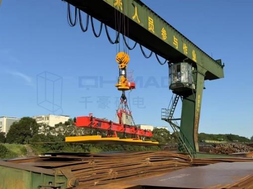 鋼板怎么吊裝？你見過這款“磁吸”30噸超大鋼板無損吊裝吊具嗎？（千豪快訊）