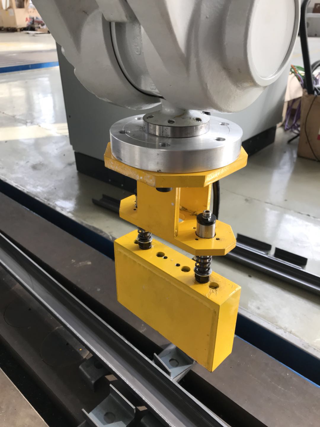 千豪磁電機械手夾具，機械手吸盤，自動化夾具，電永磁夾具