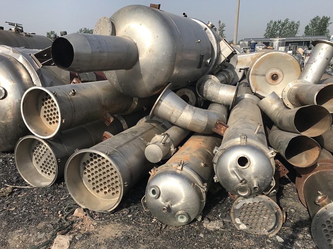 降膜蒸發(fā)器的工作狀況分四種變化: 降膜蒸發(fā)器的工作狀況分四種變化: